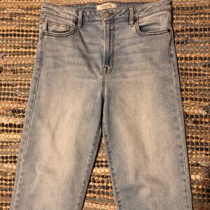 Women’s Hidden Los Angeles Light Wash High Waisted Jeans
Size 30
EUC